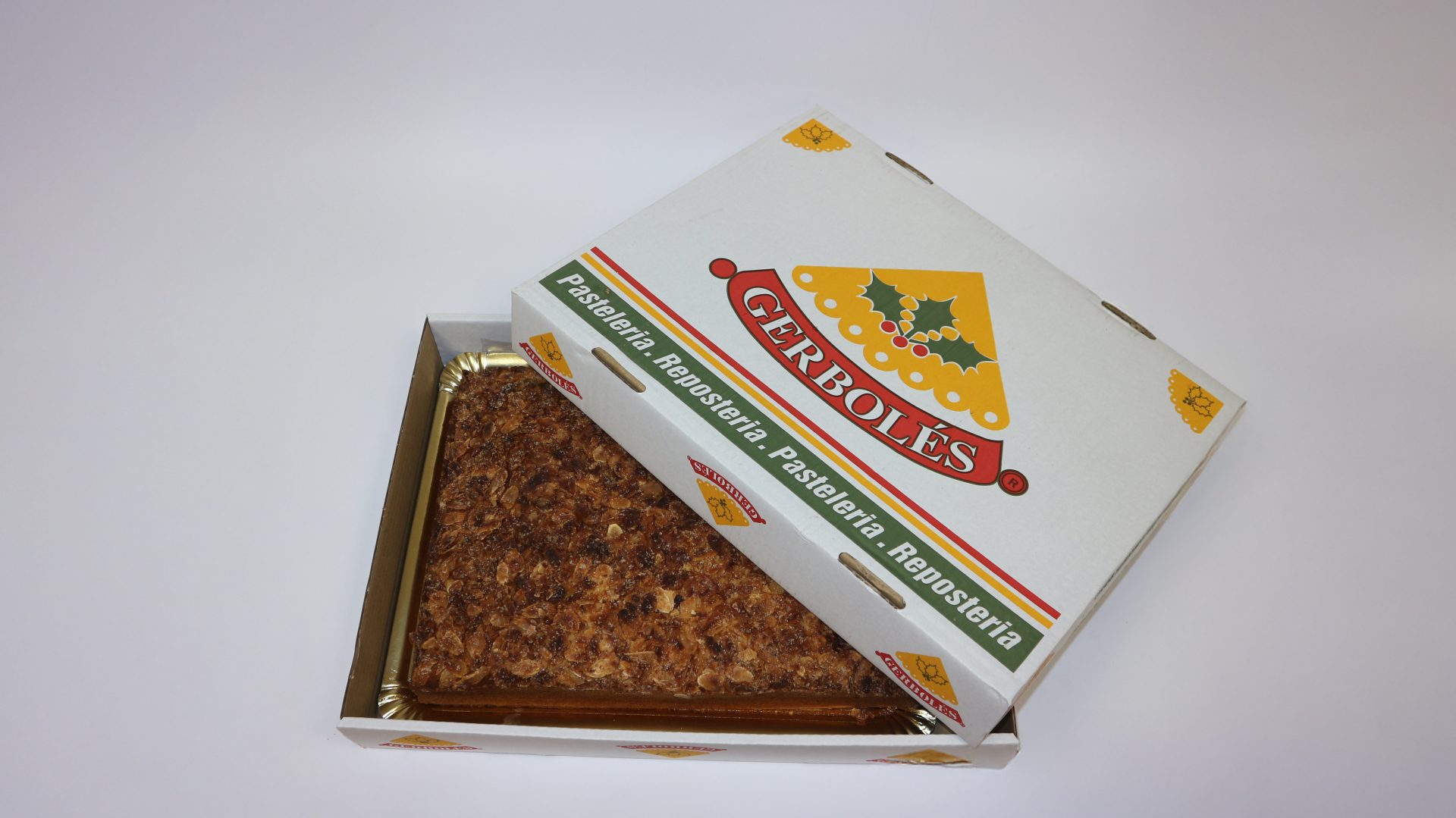 Bizcocho de almendra de la abuela de Gerboles, miga jugosa con aroma tostado a almendra