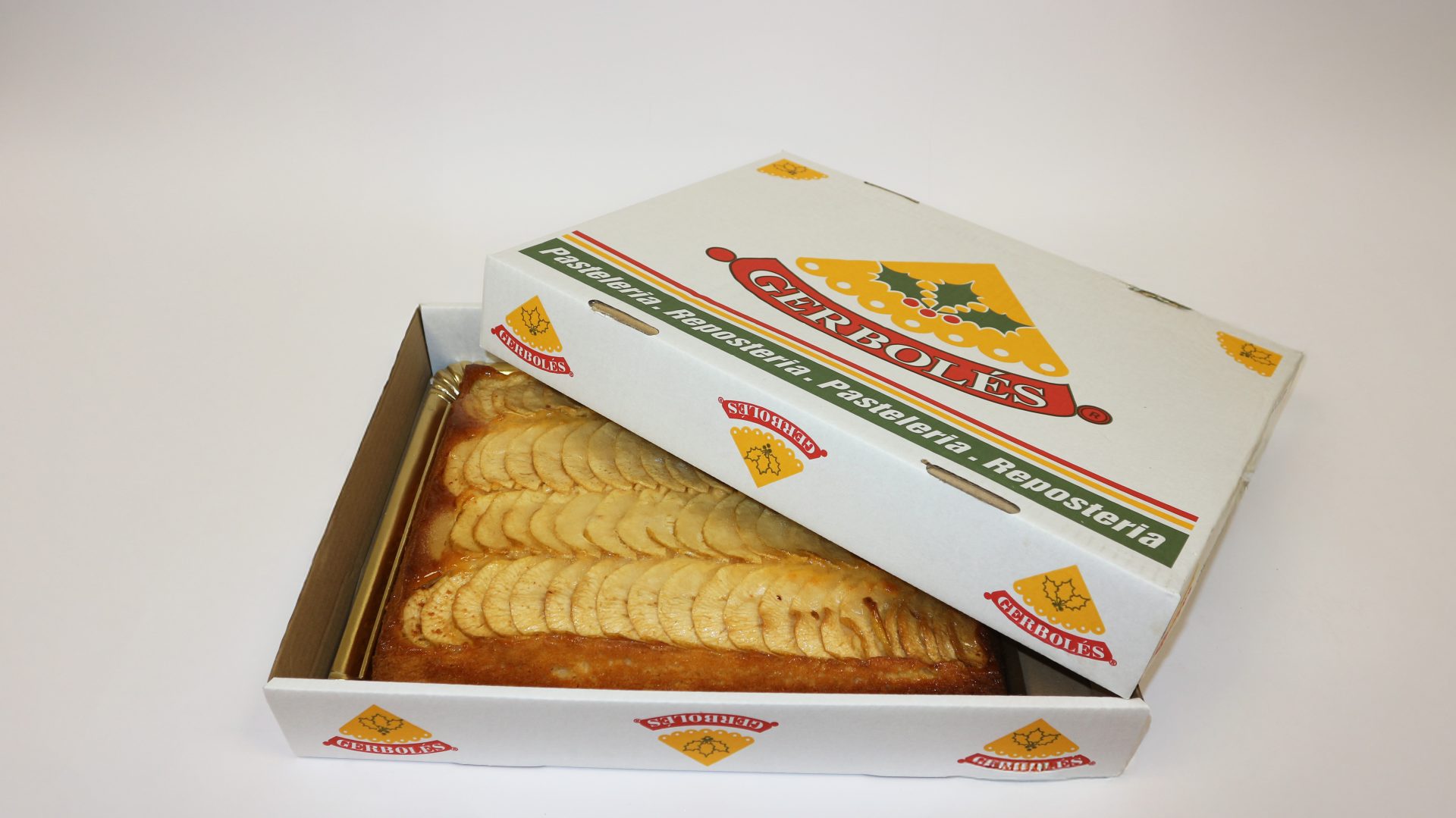 Bizcocho de manzana de la abuela de Gerboles, jugoso con trozos de fruta