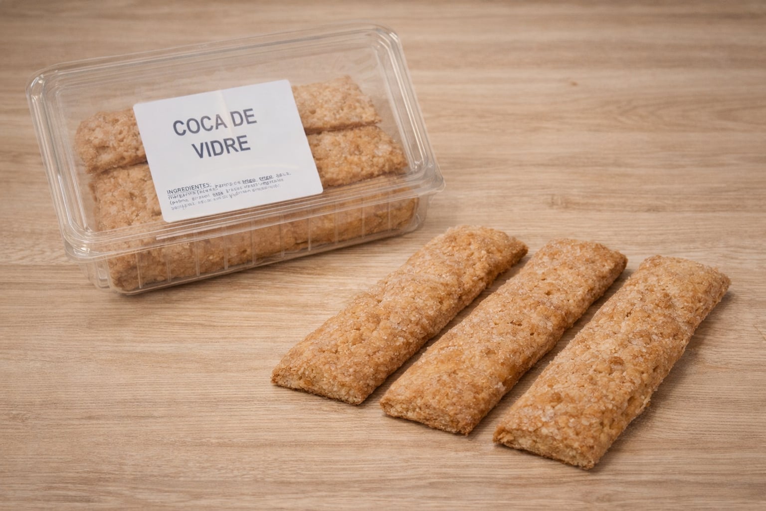 Coca de vidre de Tribó, muy fina y crujiente, con una capa cristalina de azúcar
