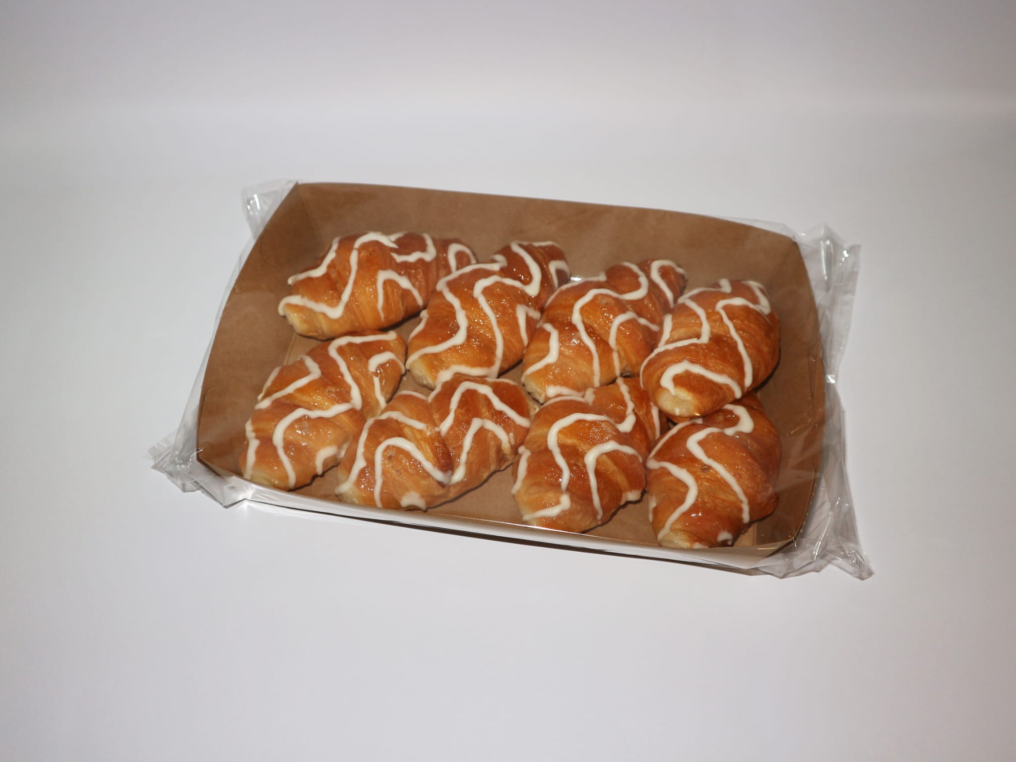 Croissant rayado de crema de leche Belcan, hojaldre relleno con rayado de chocolate