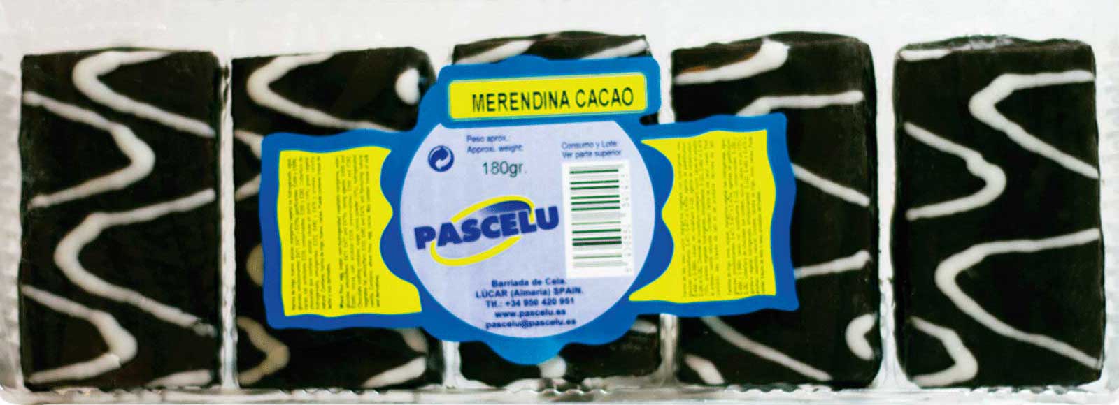 Cuadradito decorado El Mes Dolç, porción de bizcocho esponjoso con adorno de colores