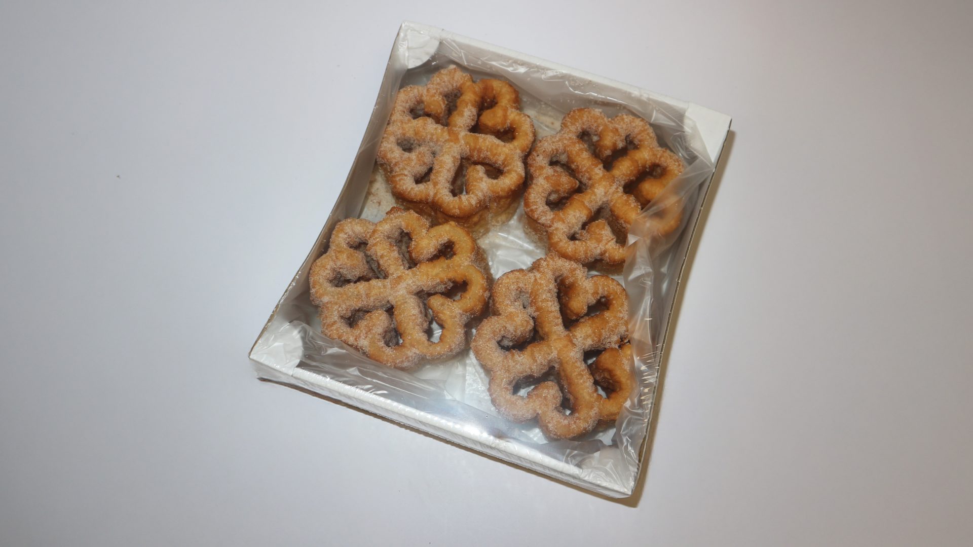Flor frita de Semana Santa de Hada, crujiente y bañada en azúcar