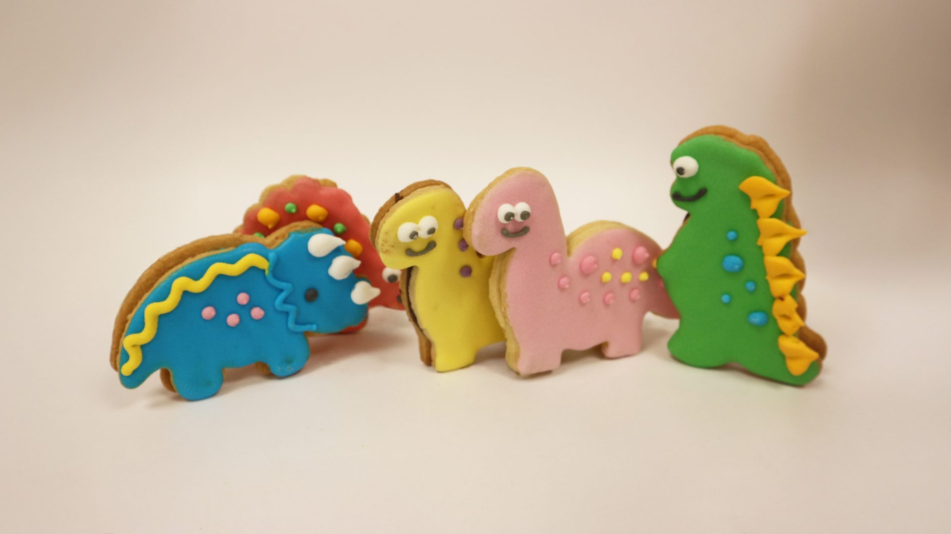 Galleta de dinosaurios Lozano con formas divertidas y bordes crujientes