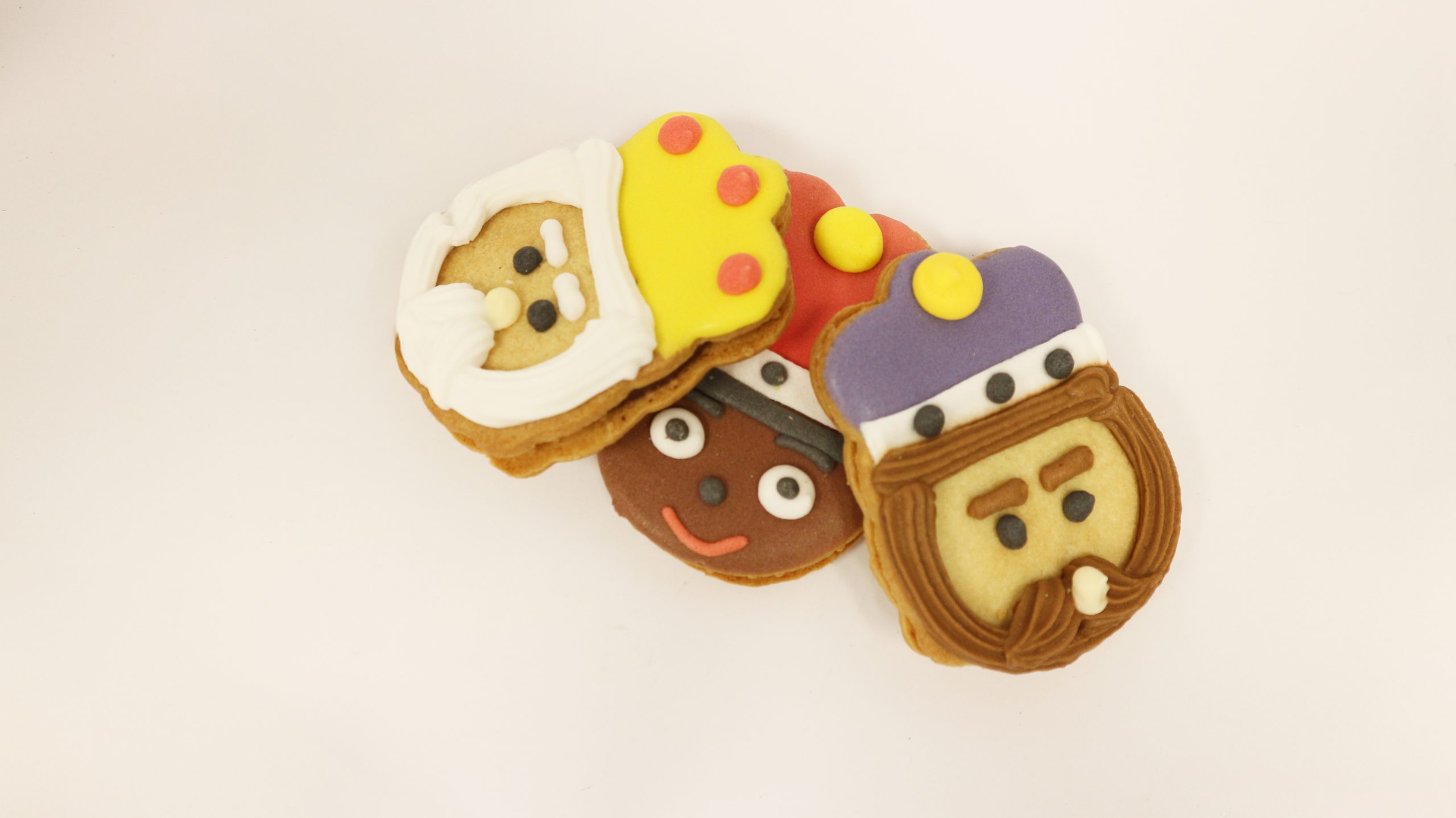 Galleta de Reyes Magos Lozano decorada con motivos festivos y masa tierna