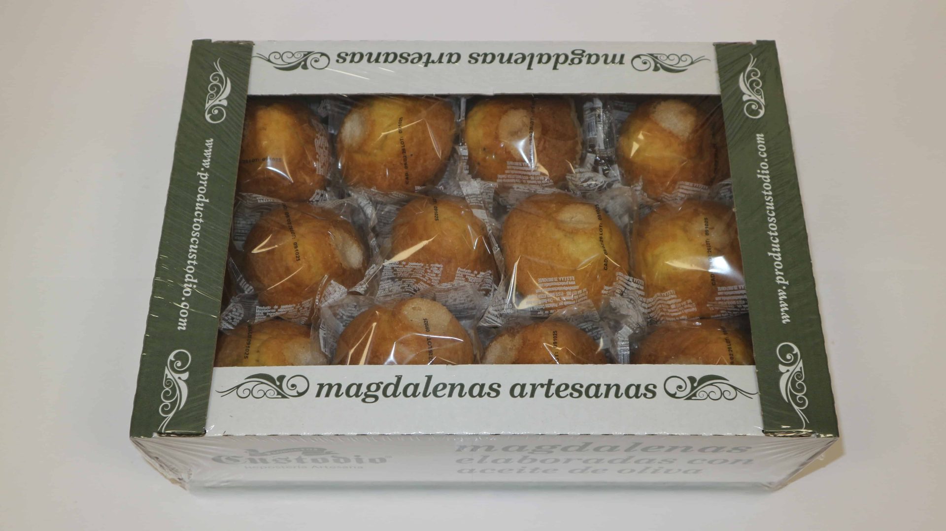 Magdalena de aceite de oliva Custodio, bollo casero de miga jugosa y aroma mediterráneo.