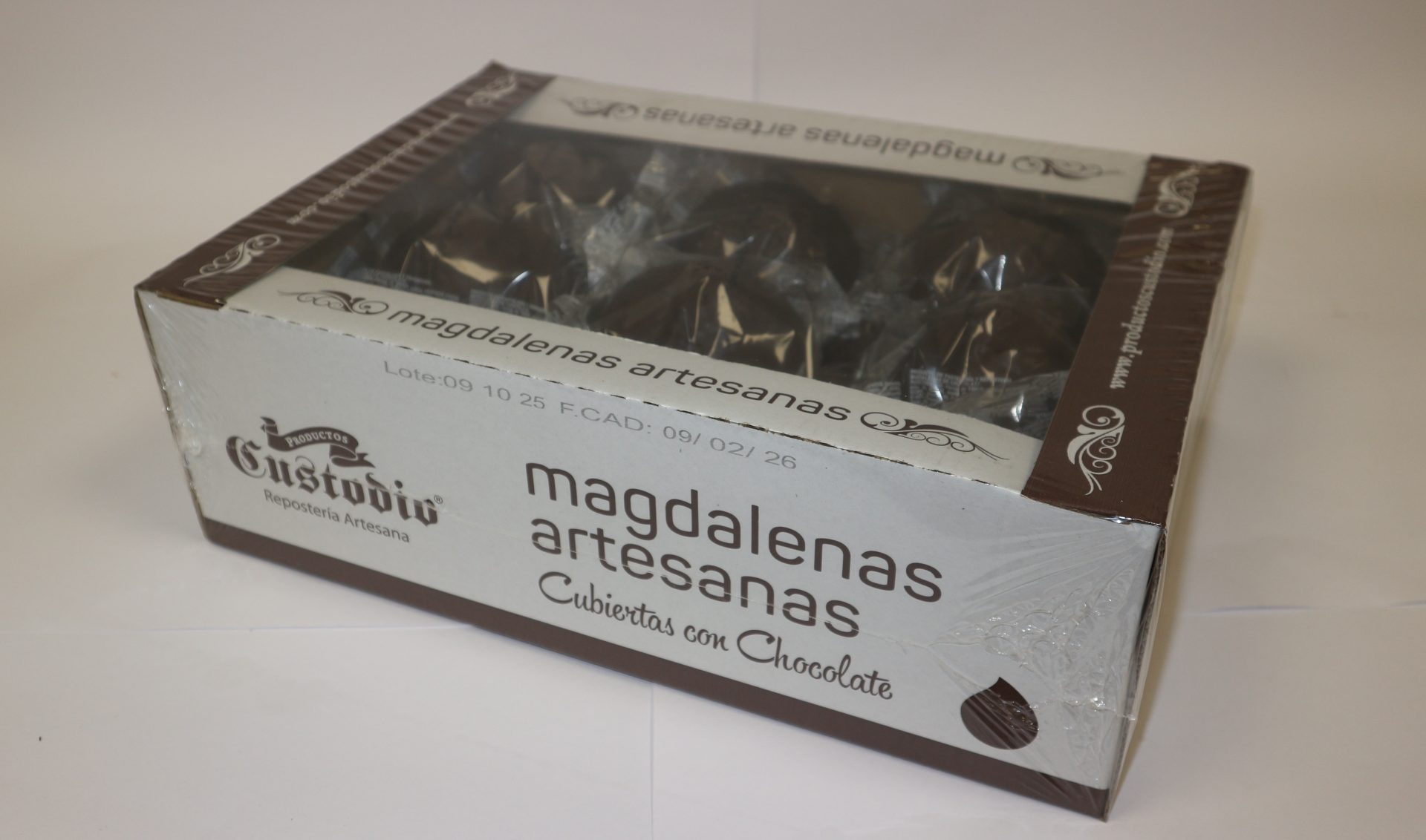 Magdalena cubierta de chocolate Custodio, bizcocho con cobertura de chocolate