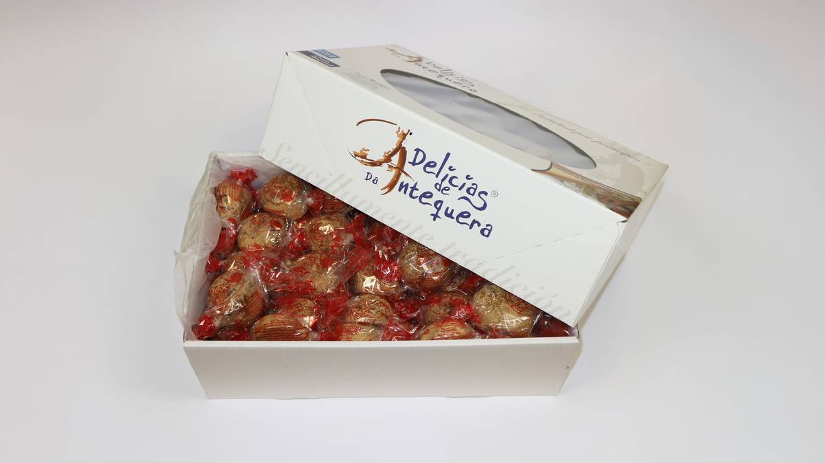 Mantecada de almendra de Delicias de Antequera, tierna y con aroma tostado