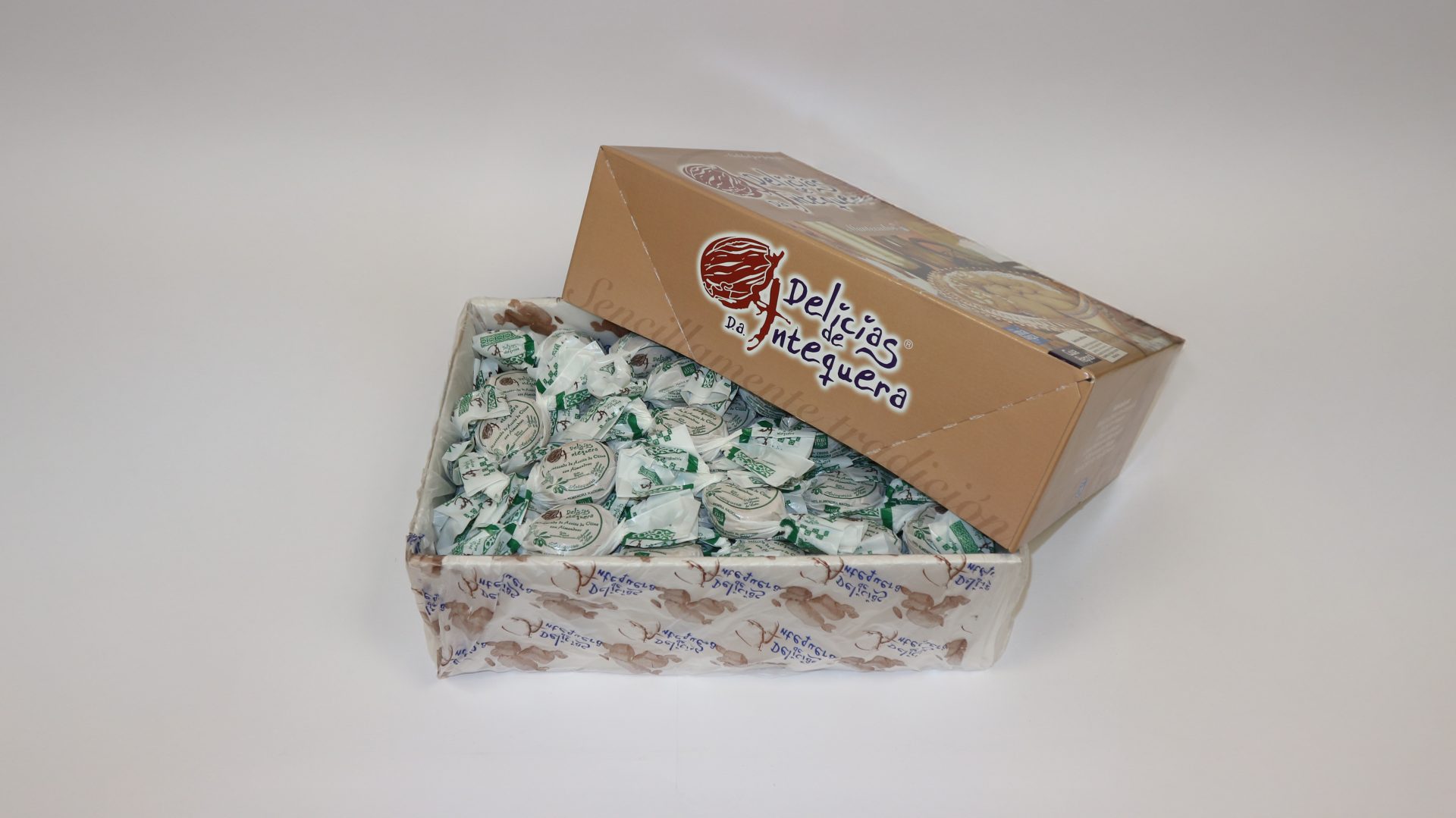 Mantecado de aceite de oliva de Antequera de Delicias de Antequera, con almendra y textura mantecosa
