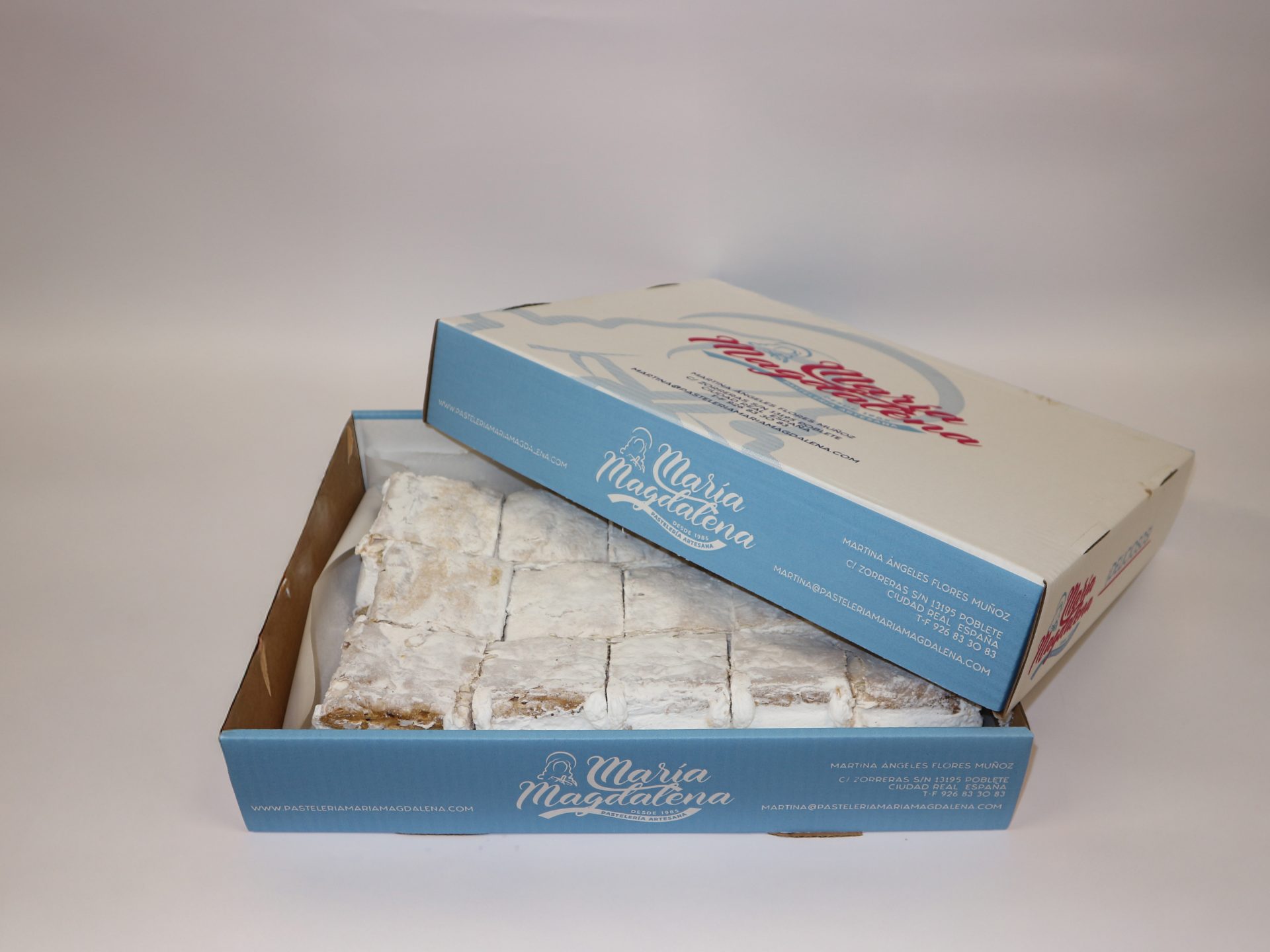Milhojas de merengue María Magdalena, hojaldre crujiente con merengue suave