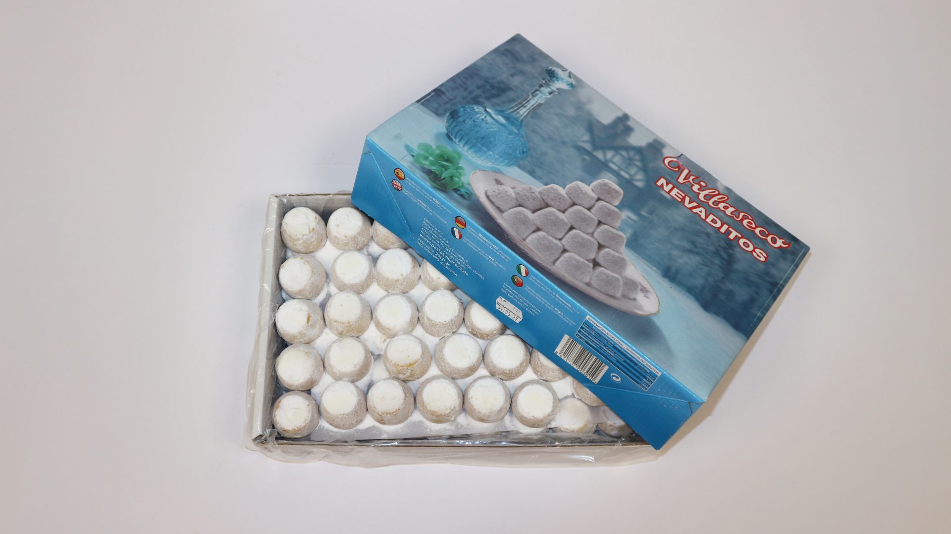 Nevadito clásico Villaseco, dulce navideño mantecoso cubierto de azúcar glas