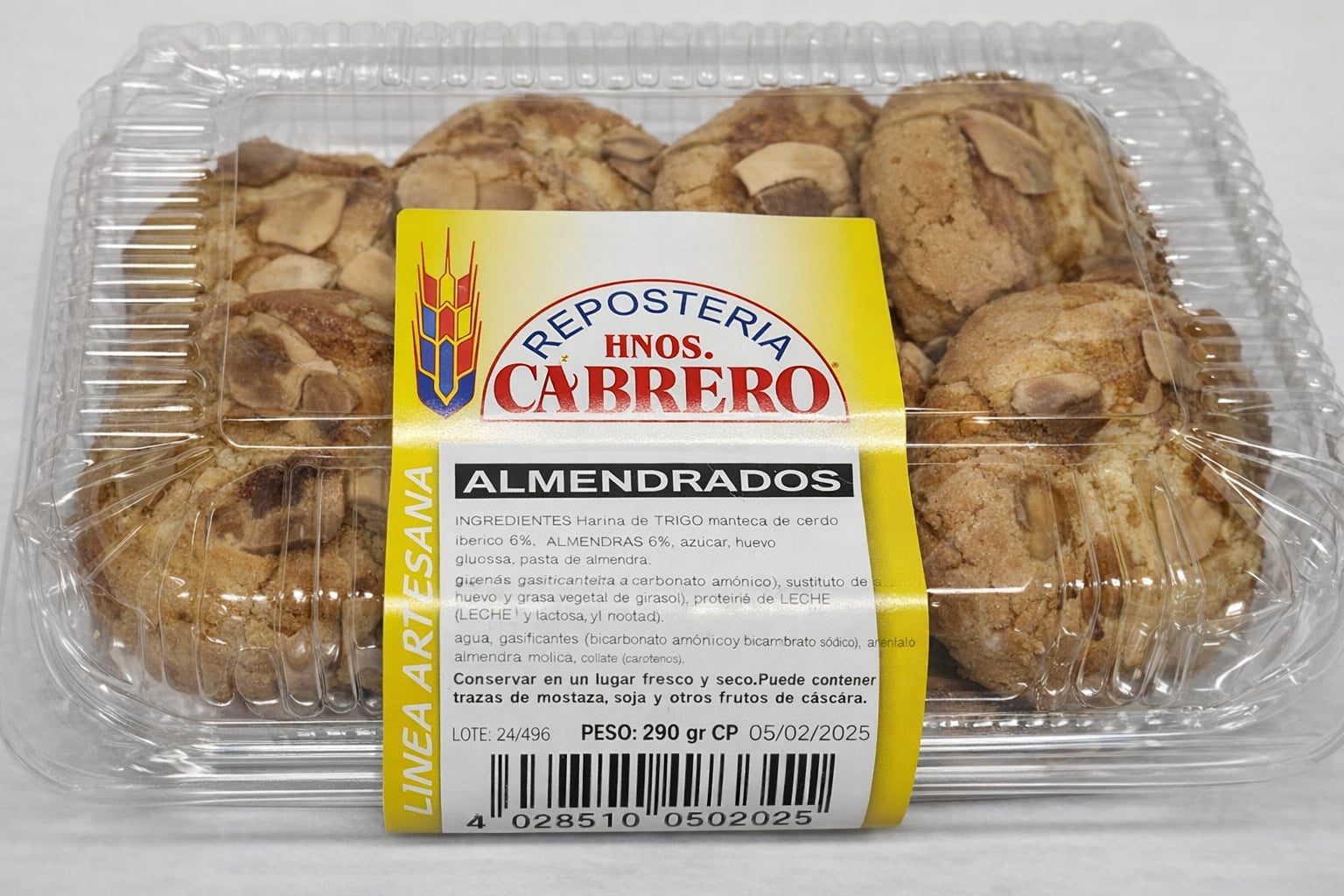 Pasta de almendra Repostería Hermanos Cabrero, tierna y con aroma tostado.