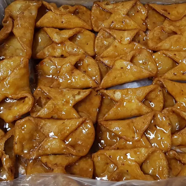 Pestiño de miel artesano Fran, masa frita bañada en miel dorada y brillante