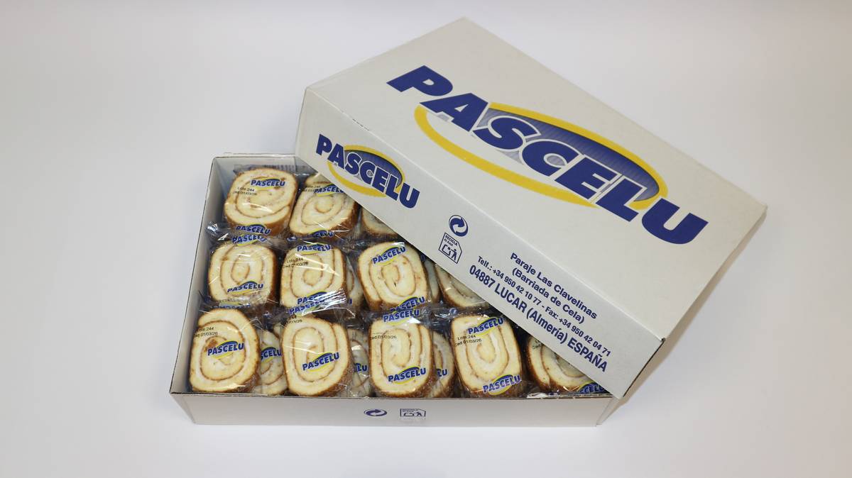 Pionono glaseado de Pascelu, bizcocho jugoso con crema tostada dorada.