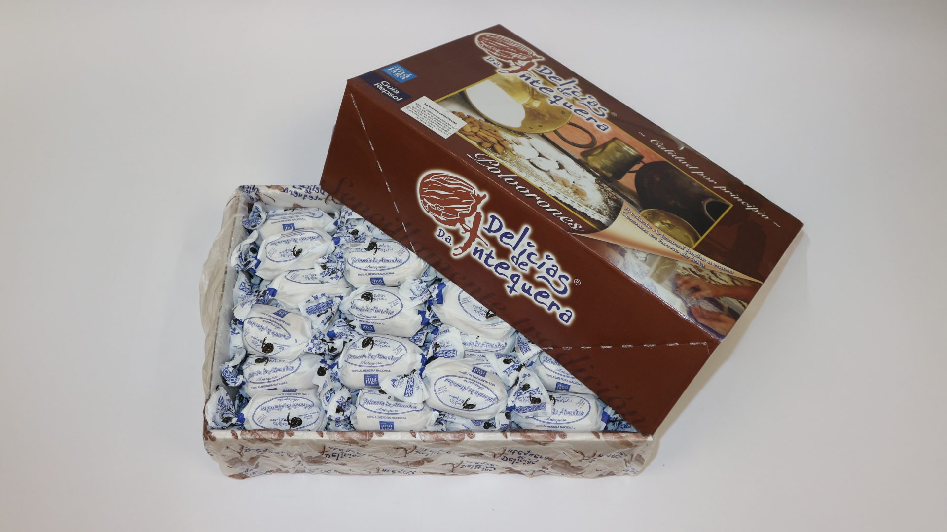 Polvorón de almendra superior de Delicias de Antequera, con miga fina y sabor intenso a almendra