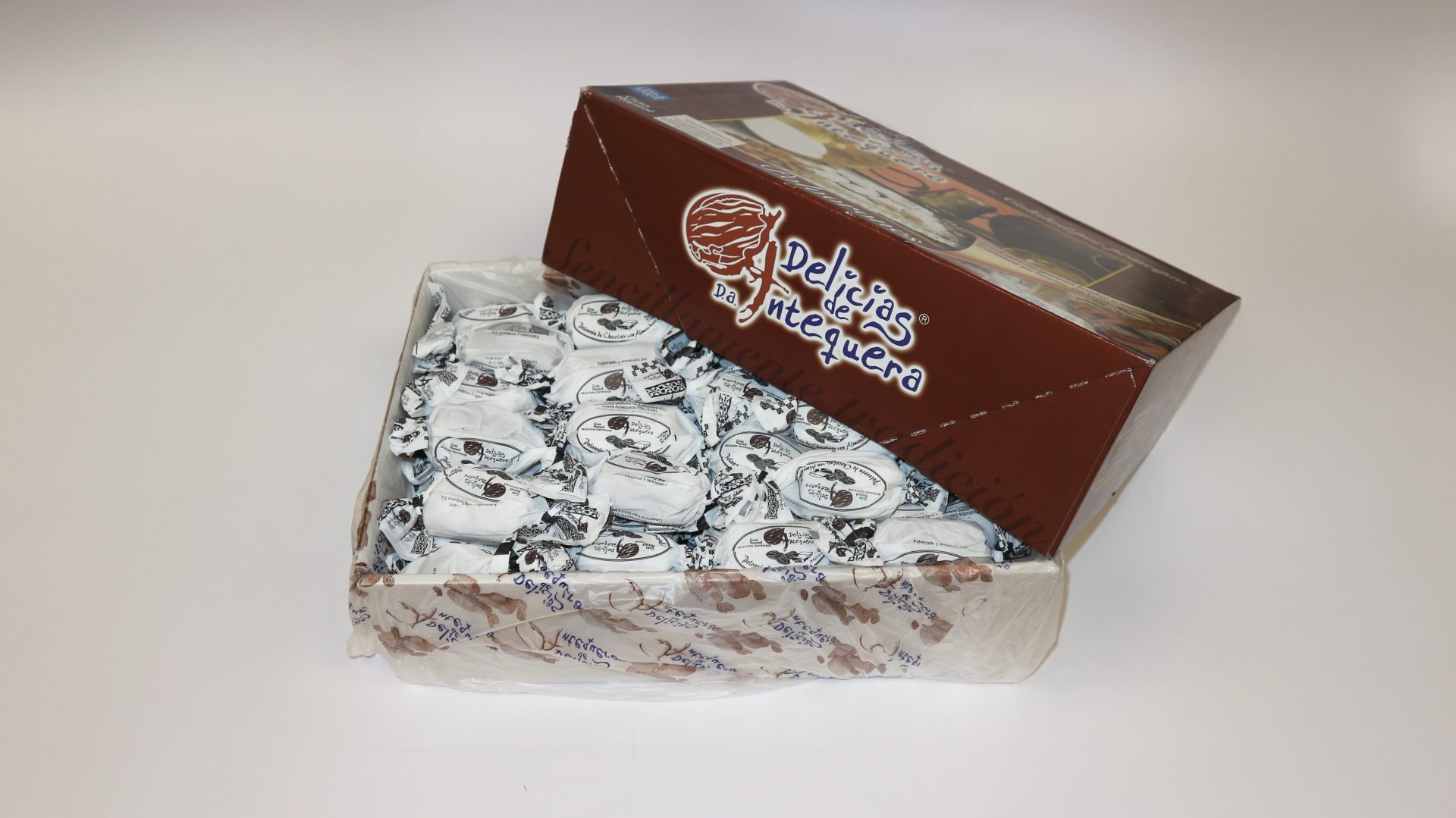 Polvorón de chocolate de Delicias de Antequera, con cacao y miga que se deshace en la boca