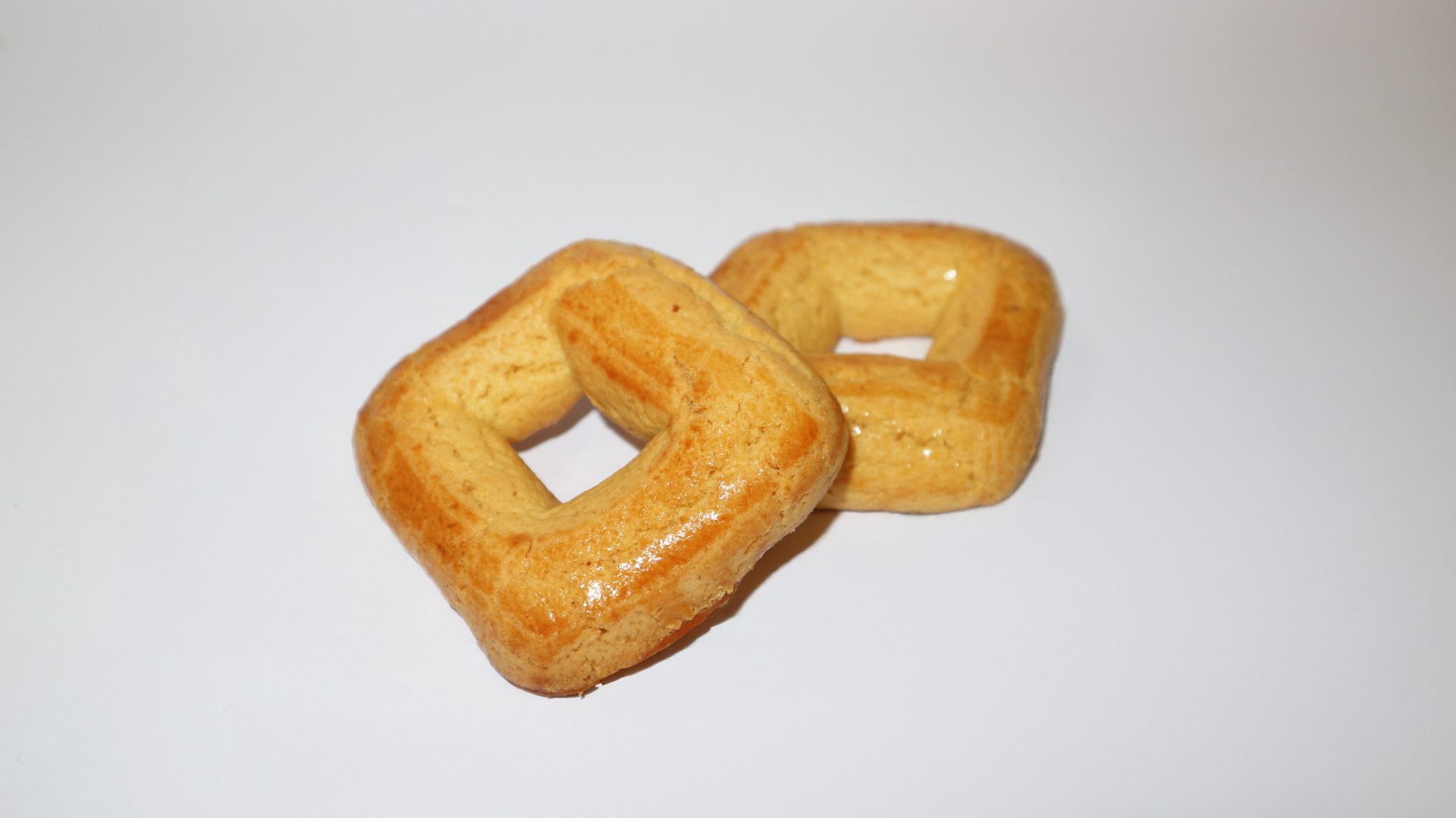 Rombo de mango sin azúcar de El Mes Dolç, bizcocho tierno con aroma tropical.