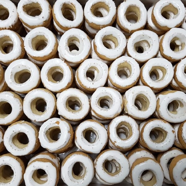 Rosquilla nevada Hijos de Ismar con baño blanco y bizcocho esponjoso
