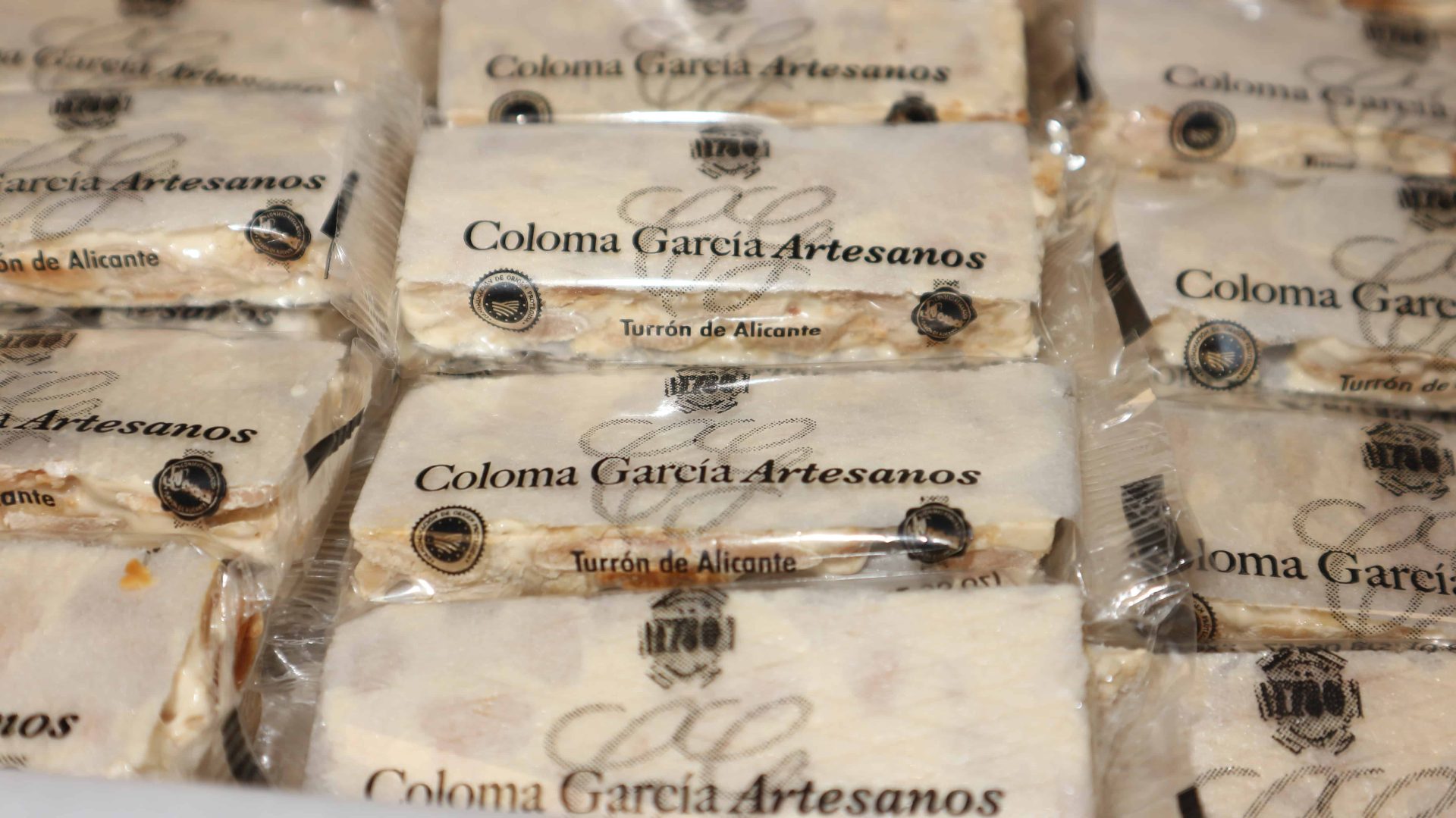 Turrón de Alicante Coloma García, duro con almendras enteras y miel