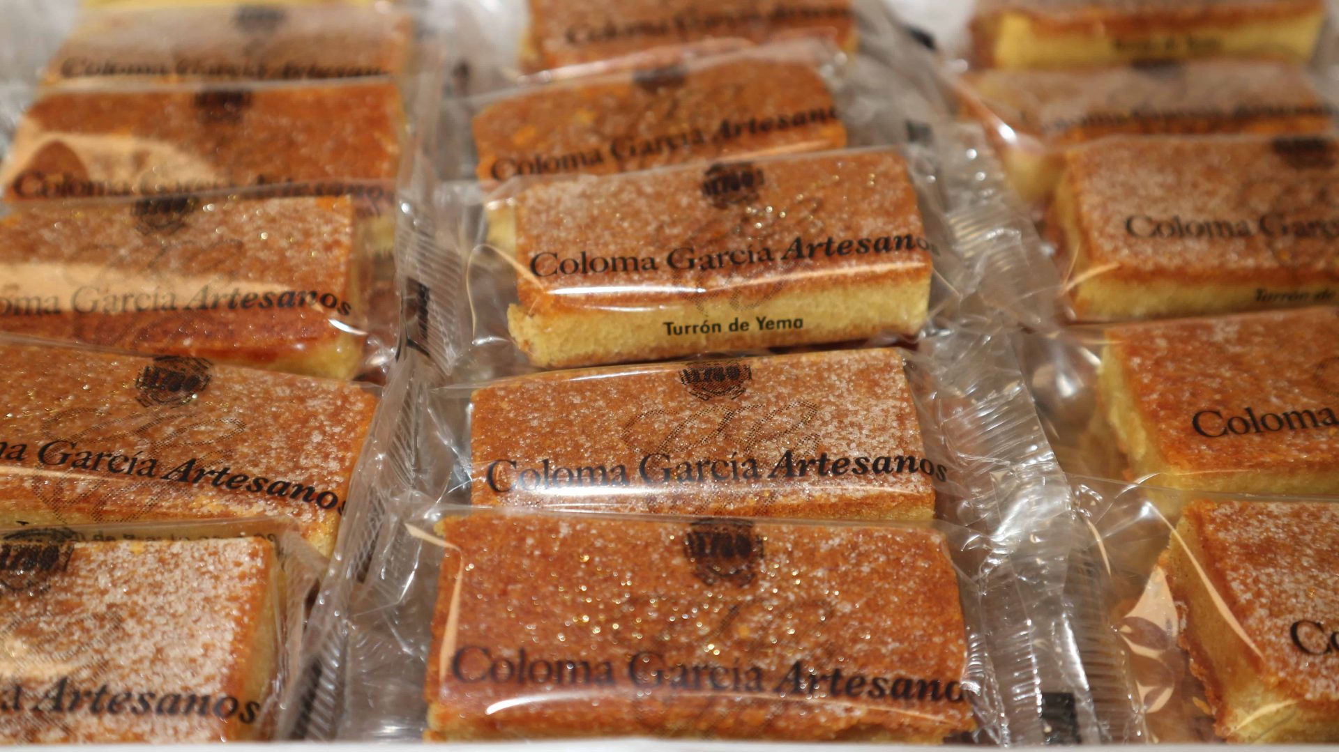 Turrón de yema tostada Coloma García, cremoso con capa caramelizada