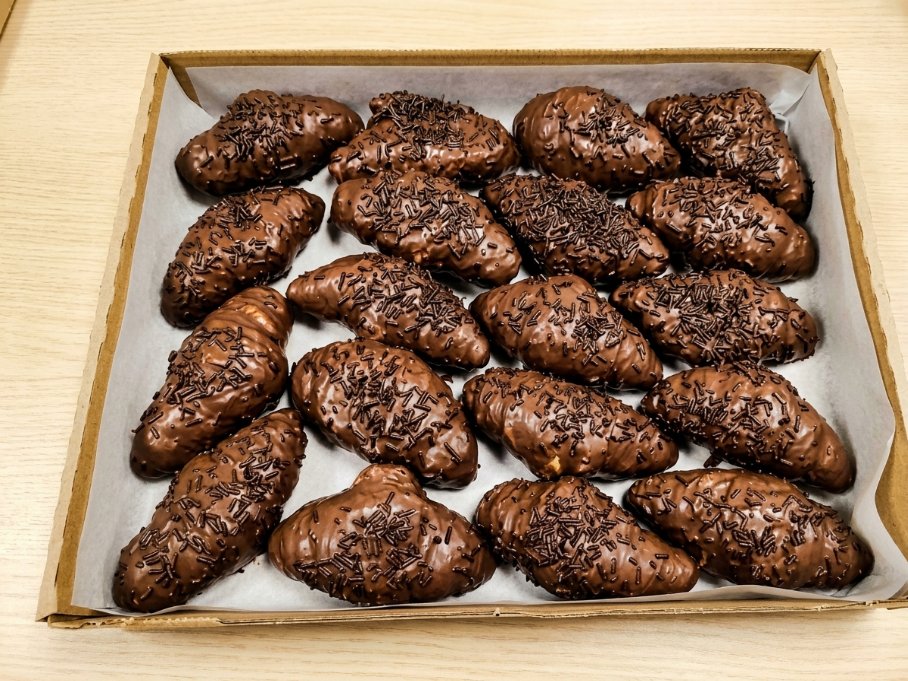Xuxo De Crema De Avellana Bañado, bollería de Belcan