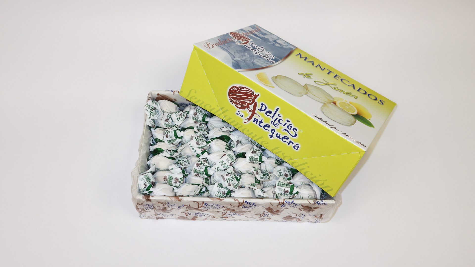 Mantecado doble de limón de Delicias de Antequera con toque cítrico y miga fina