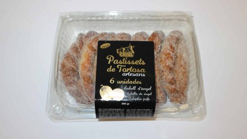 Pastisset tradicional Cassil, dulce de hojaldre con relleno y toque de azúcar