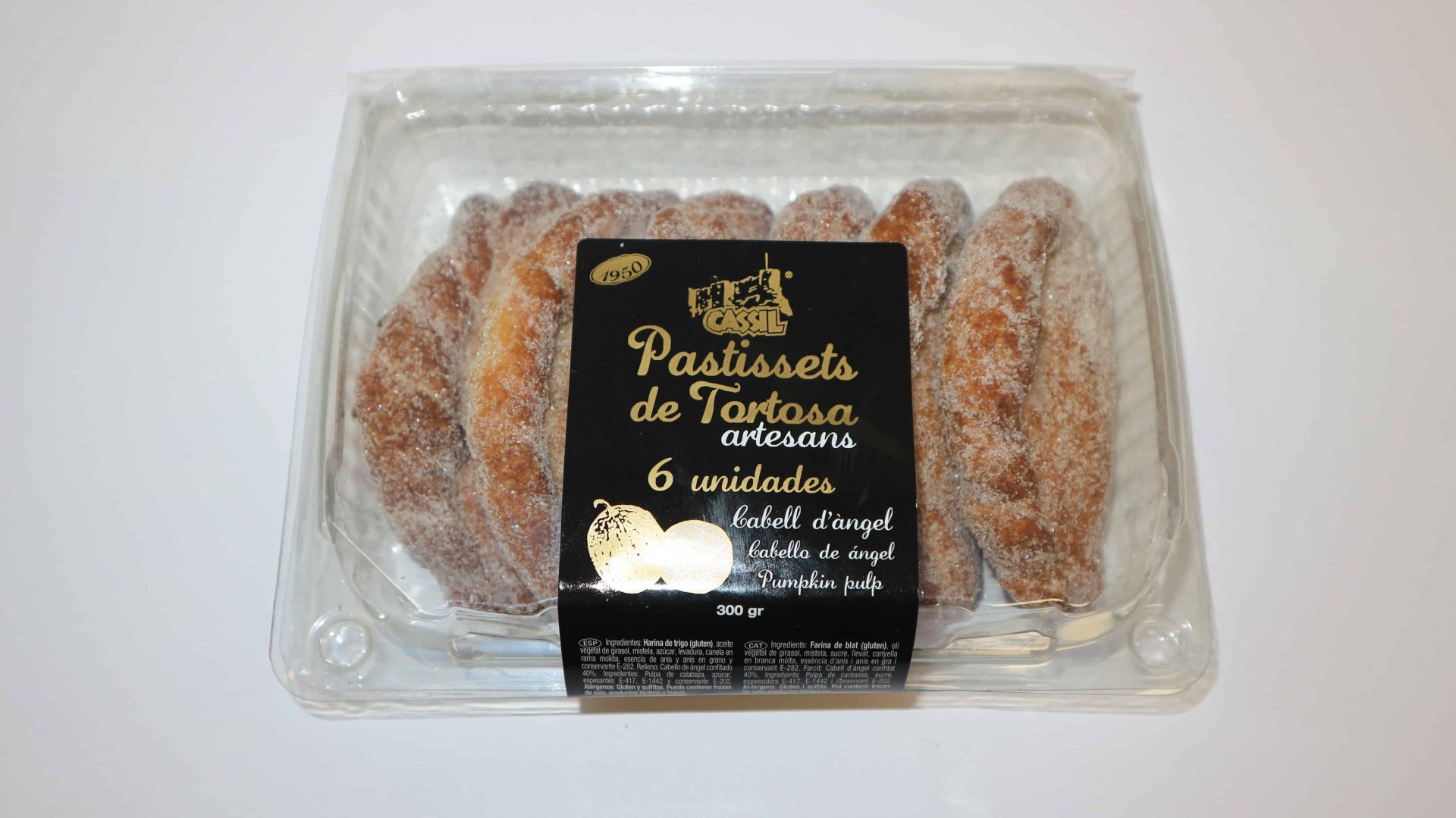 Pastisset tradicional Cassil, dulce de hojaldre con relleno y toque de azúcar