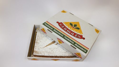 Tarta de Santiago Gerboles, jugosa de almendra con azúcar glas