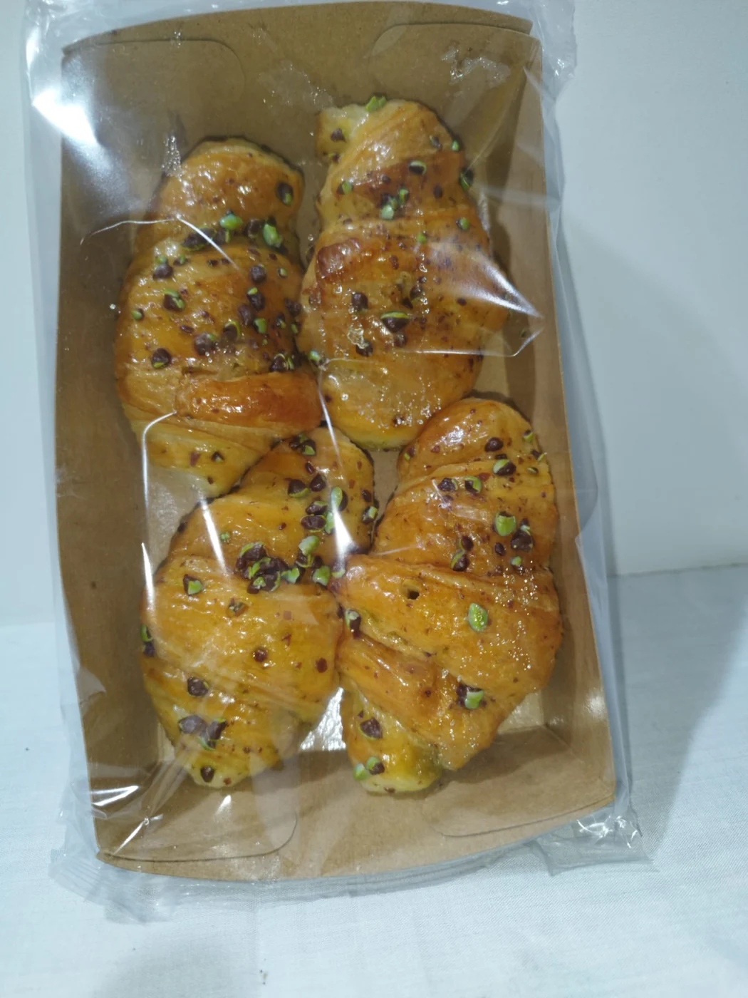 Croissant de crema de pistacho Belcan, flow pack de 4 unidades visto de cerca